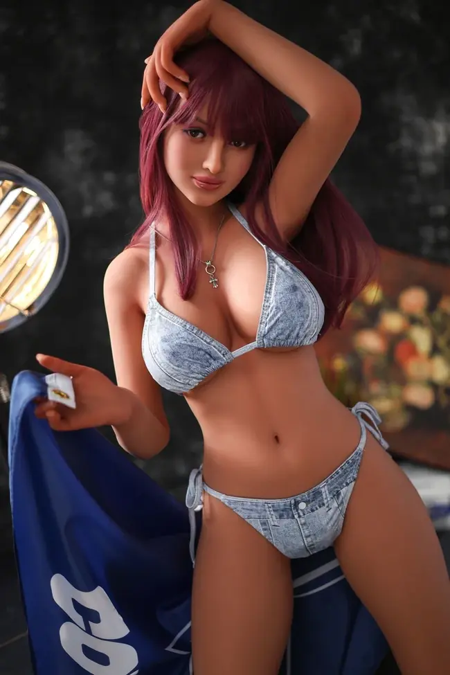 Lifelike TPE love doll with articulated joints for flexible posing